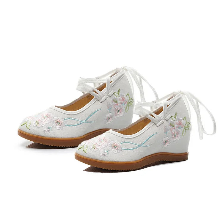 Vintage Blossom Embroidery Lace Up Flats Shoes (size 9)