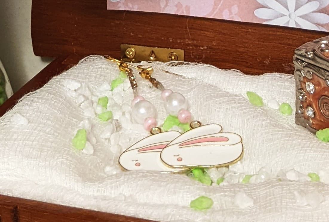 Sleeping Bunny (earrings)