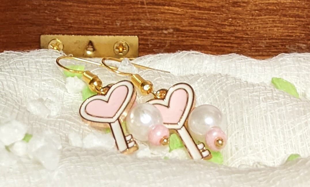 Pearl Key (earrings)
